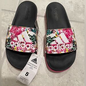 Adidas Adilette slide sandals. Floral print, Size 5 NWT